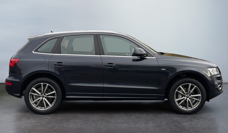 
								Audi Q5 S-line 2.0 TFSI Quattro full									