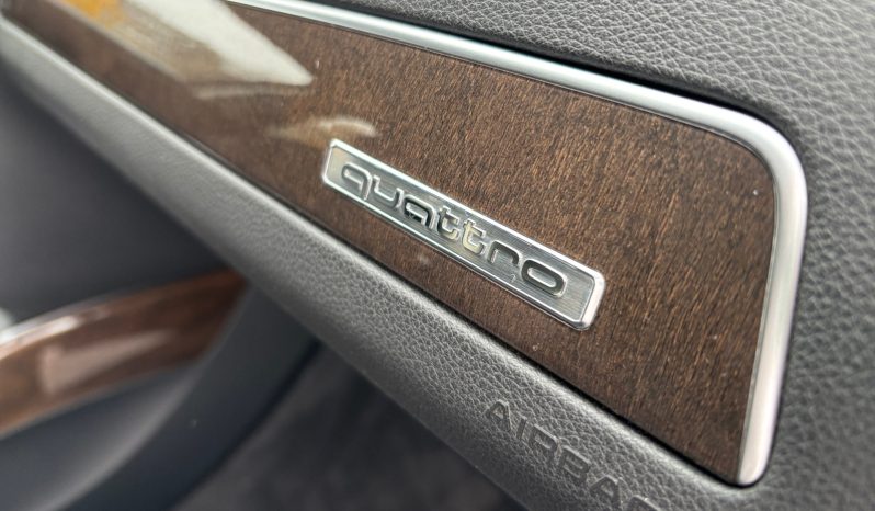 
								Audi Q5 S-line 2.0 TFSI Quattro full									