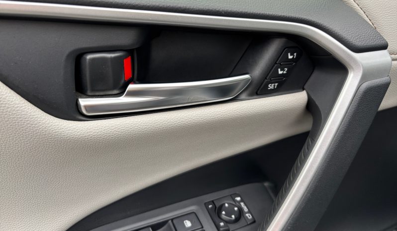 
								Toyota RAV4 Premium 2.5 Hybrid AWD full									