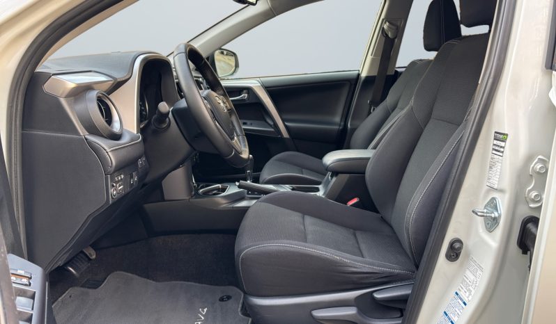 
								Toyota RAV4 Luxury 2.0 b/g AT AWD 2017 full									