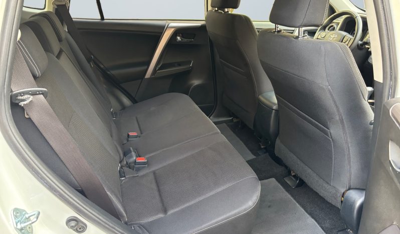 
								Toyota RAV4 Luxury 2.0 b/g AT AWD 2017 full									