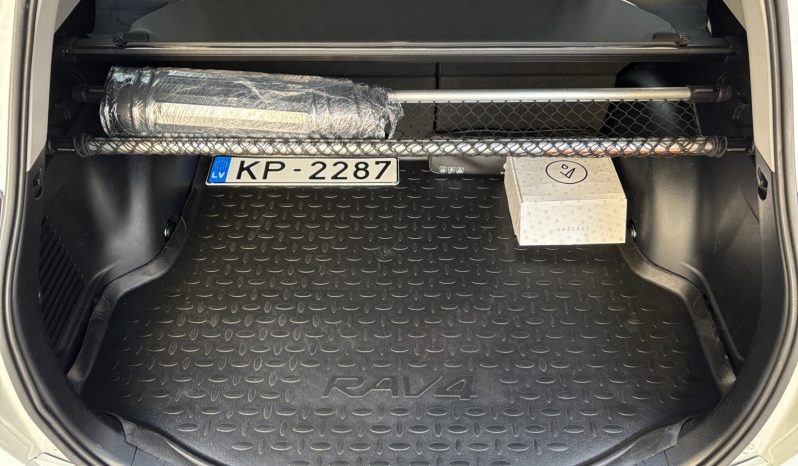 
								Toyota RAV4 Luxury 2.0 b/g AT AWD 2017 full									