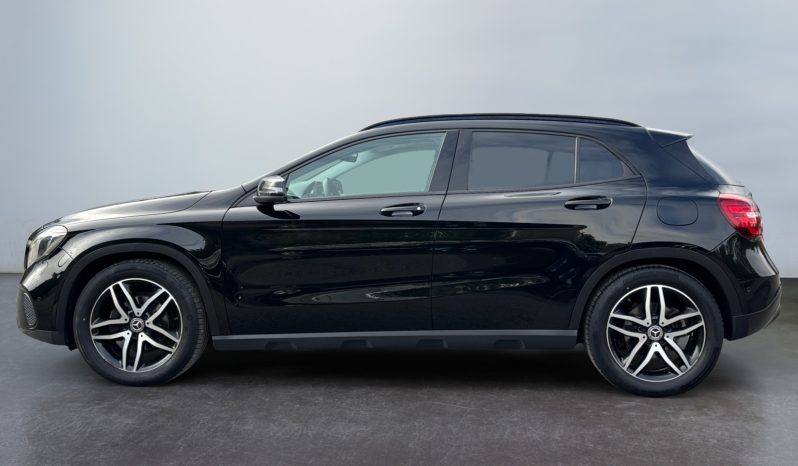 
								Mercedes-Benz GLA180 2017 full									