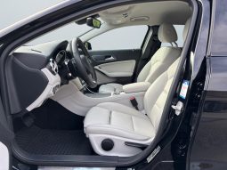 
										Mercedes-Benz GLA180 2017 full									