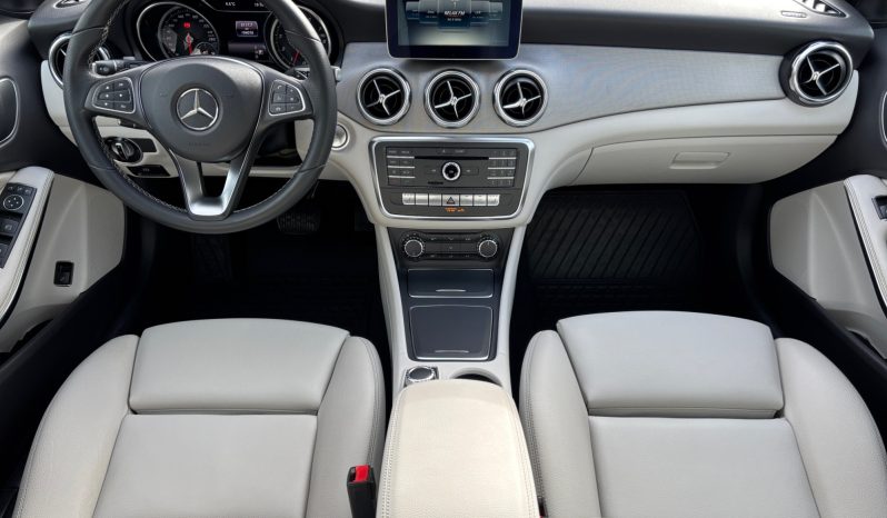 
								Mercedes-Benz GLA180 2017 full									