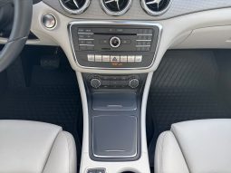
										Mercedes-Benz GLA180 2017 full									
