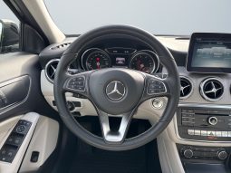 
										Mercedes-Benz GLA180 2017 full									