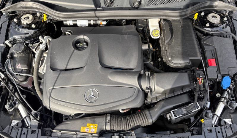 
								Mercedes-Benz GLA180 2017 full									