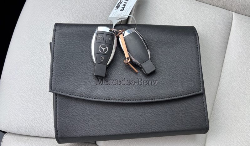 
								Mercedes-Benz GLA180 2017 full									