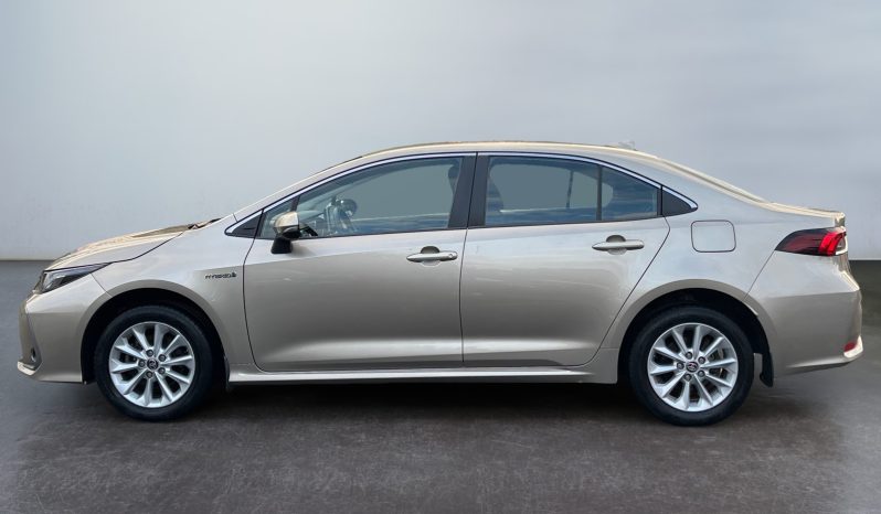 
								Toyota Corolla 1.8 hybrid AT full									
