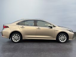 
										Toyota Corolla 1.8 hybrid AT full									