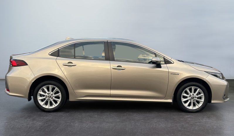 
								Toyota Corolla 1.8 hybrid AT full									