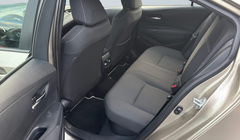 
								Toyota Corolla 1.8 hybrid AT full									
