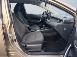 
										Toyota Corolla 1.8 hybrid AT full									