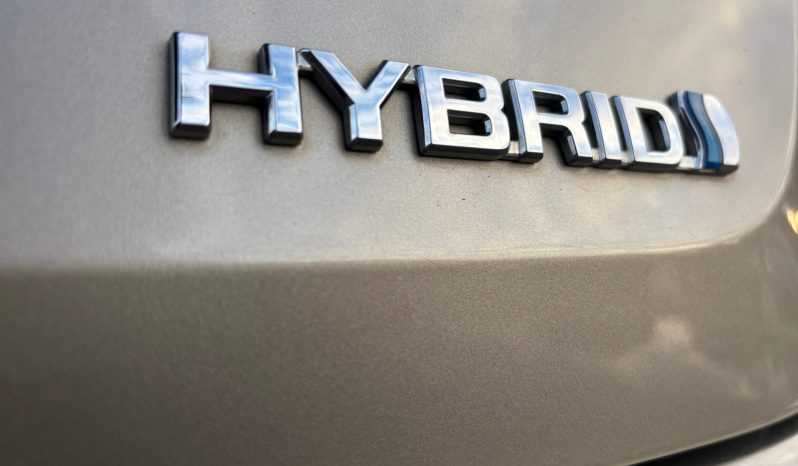 
								Toyota Corolla 1.8 hybrid AT full									
