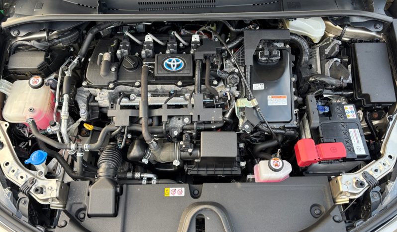 
								Toyota Corolla 1.8 hybrid AT full									