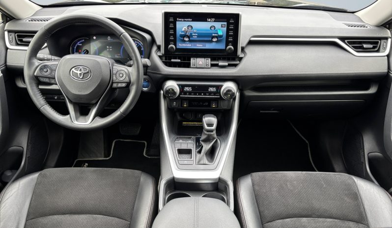 
								Rav4 Hybrid 2.5 Luxury Plus ar pusādas un Alcantara salonu 2021.g. full									