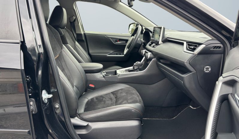 
								Rav4 Hybrid 2.5 Luxury Plus ar pusādas un Alcantara salonu 2021.g. full									