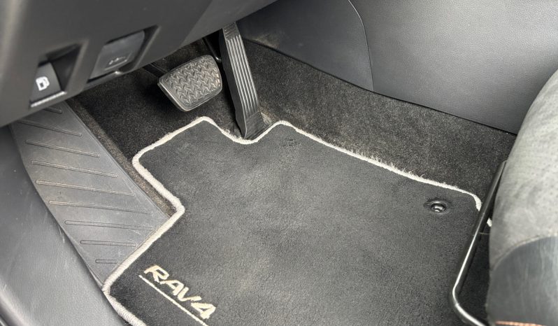 
								Rav4 Hybrid 2.5 Luxury Plus ar pusādas un Alcantara salonu 2021.g. full									