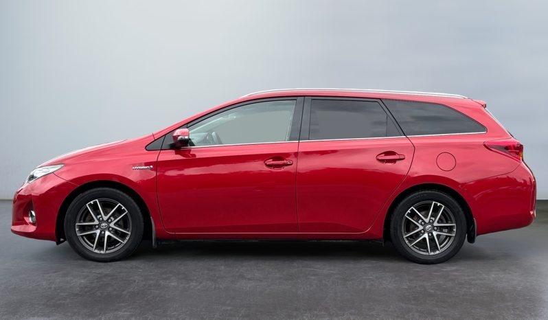
								Toyota Auris 1.8 Hybrid full									
