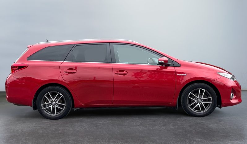 
								Toyota Auris 1.8 Hybrid full									