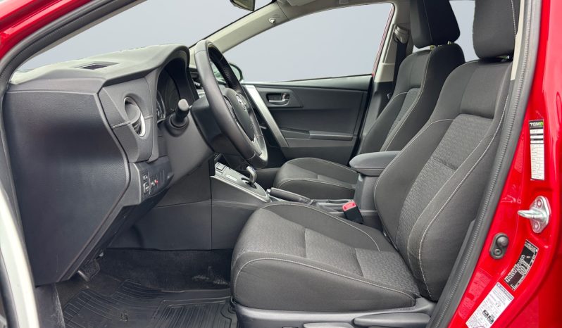 
								Toyota Auris 1.8 Hybrid full									