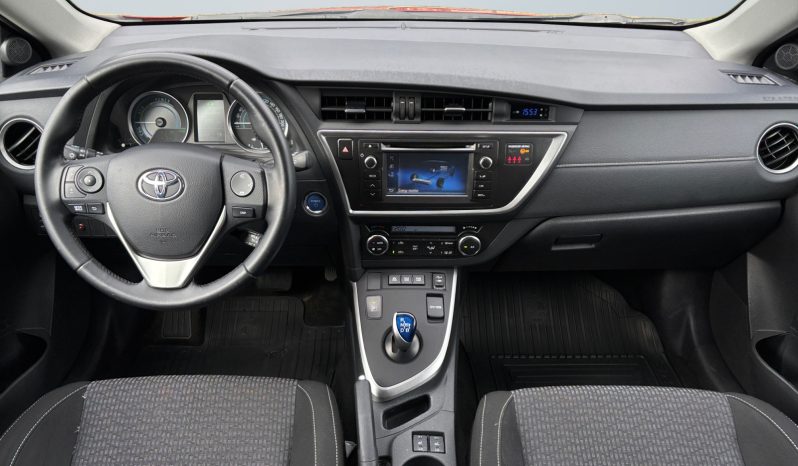 
								Toyota Auris 1.8 Hybrid full									