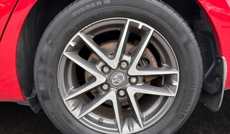 
								Toyota Auris 1.8 Hybrid full									