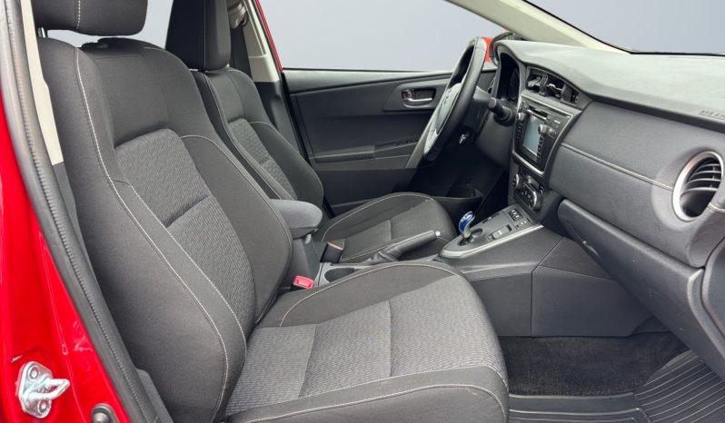 
								Toyota Auris 1.8 Hybrid full									