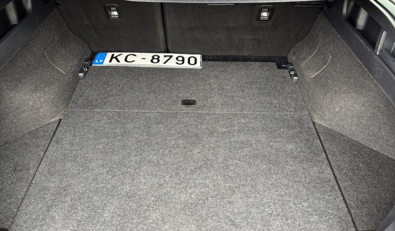 
								Toyota Auris 1.8 Hybrid full									
