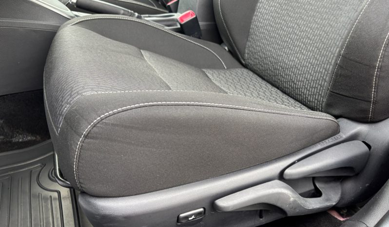 
								Toyota Auris 1.8 Hybrid full									