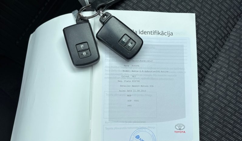 
								Toyota Auris 1.8 Hybrid full									