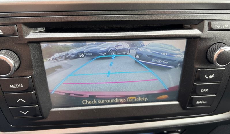 
								Toyota Auris 1.8 Hybrid full									