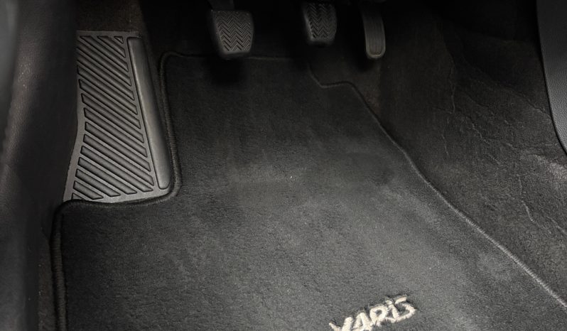 
								Toyota Yaris 1.5 6pk MT 2022.g full									