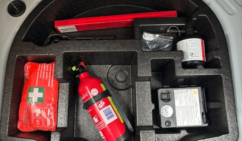 
								Toyota Yaris 1.5 6pk MT 2022.g full									