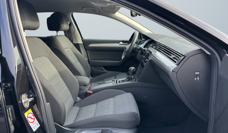 
								VW Passat Sedan 1.5 TSI 7pk DSG 2022.g. full									