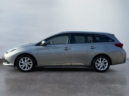 
										TOYOTA AURIS Touring Sports Hybrid full									