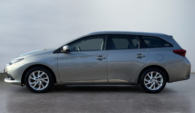 
								TOYOTA AURIS Touring Sports Hybrid full									