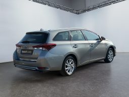 
										TOYOTA AURIS Touring Sports Hybrid full									