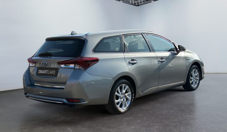 
								TOYOTA AURIS Touring Sports Hybrid full									