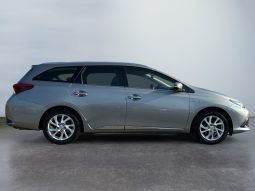 
										TOYOTA AURIS Touring Sports Hybrid full									