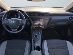 
										TOYOTA AURIS Touring Sports Hybrid full									