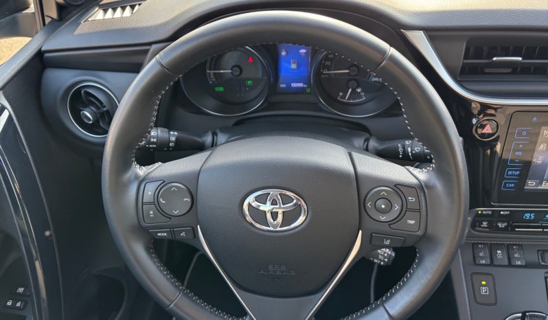 
								TOYOTA AURIS Touring Sports Hybrid full									