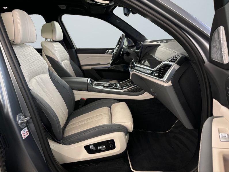 
								Bmw x7 xdrive 40d M Pack full									