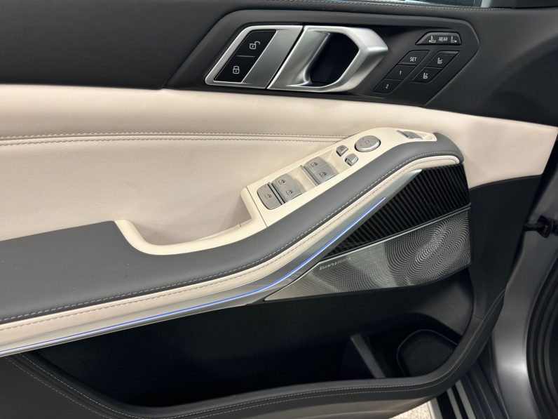 
								Bmw x7 xdrive 40d M Pack full									