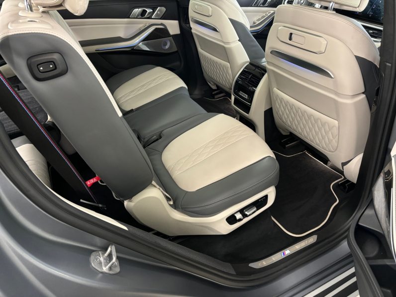 
								Bmw x7 xdrive 40d M Pack full									