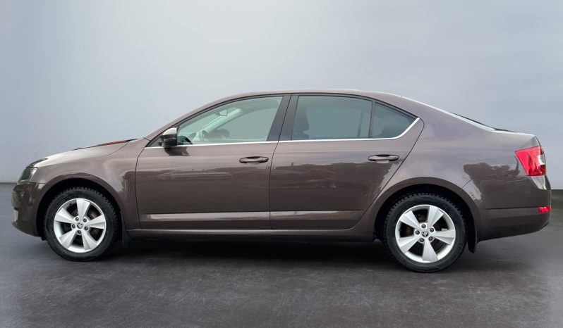 
								Škoda Octavia 1.6d MT 5 durvju hečbeks 2015 full									