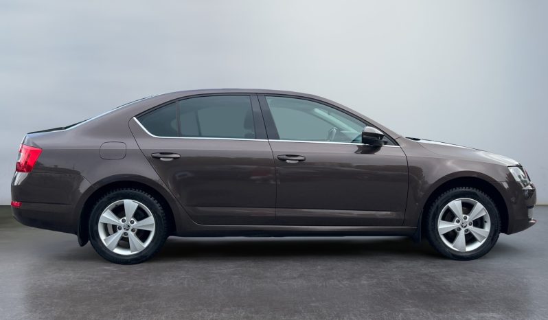 
								Škoda Octavia 1.6d MT 5 durvju hečbeks 2015 full									