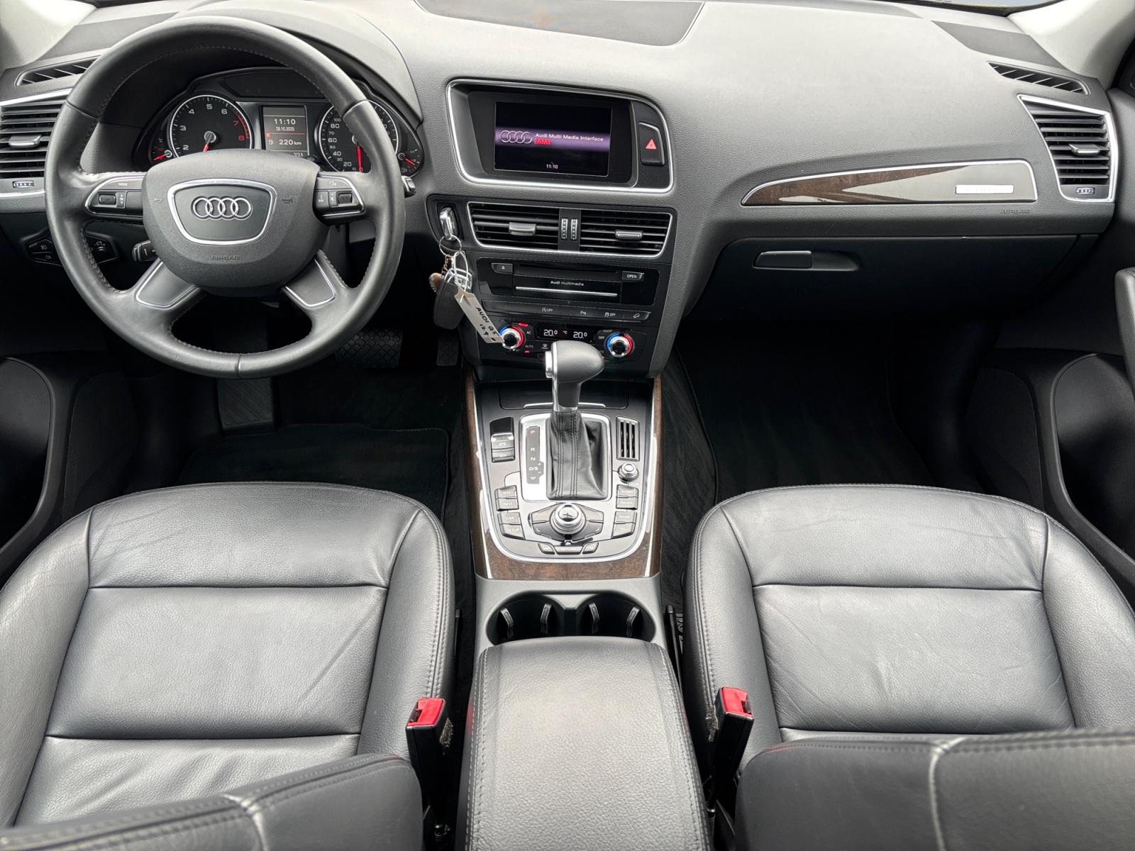 AUD5ZLPELEKSUATTR_09_front-panel-passenger