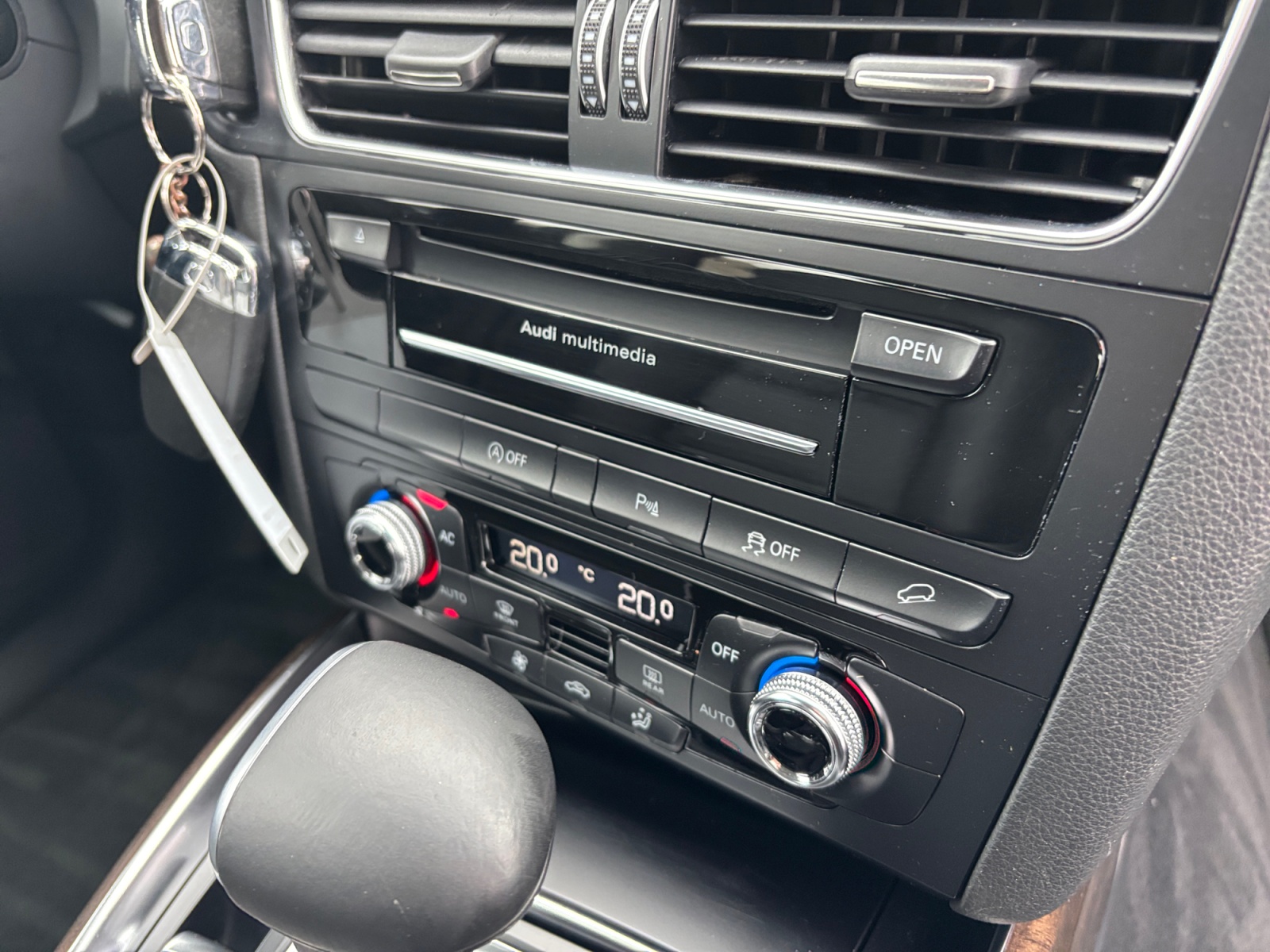 AUD5ZLPELEKSUATTR_16_feature-1